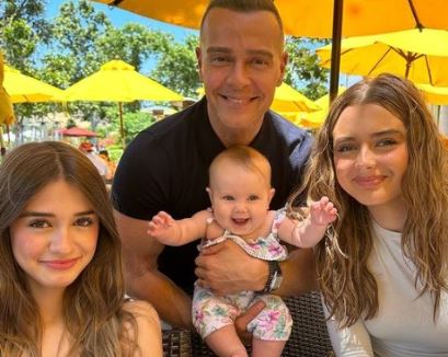Chandie Yawn-Nelson ex-husband Joey Lawrence with his three beautiful daughters